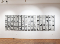 „Die Welt buchstabieren“, Kotter/Krottenthaler, Linoldrucke, 2025